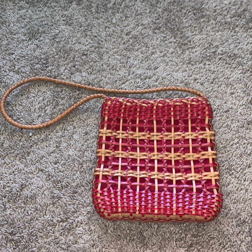 RED WEAVED HAND BAG
